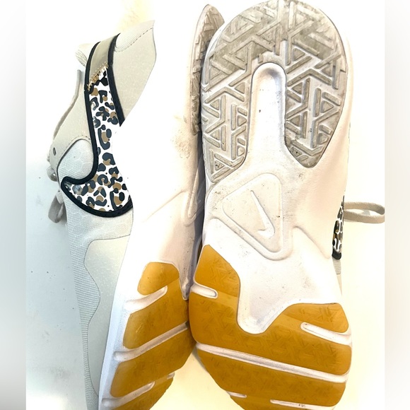 Nike leopard print sneakers. Size 7.5. - Picture 7 of 9